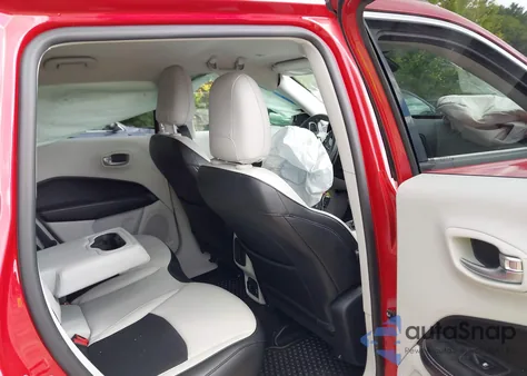 2019 Jeep Compass Latitude 4X4 z USA, uszkodzony, nr VIN 3C4NJDBB1KT668615